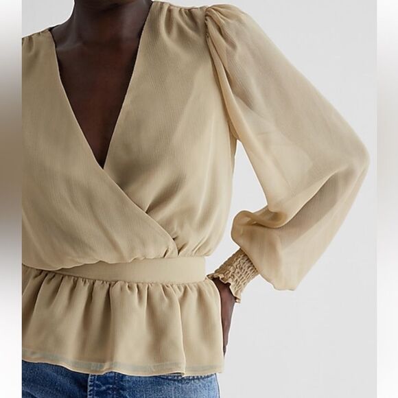 NWT V neck smocked neck peplum Blouse - Picture 3 of 10